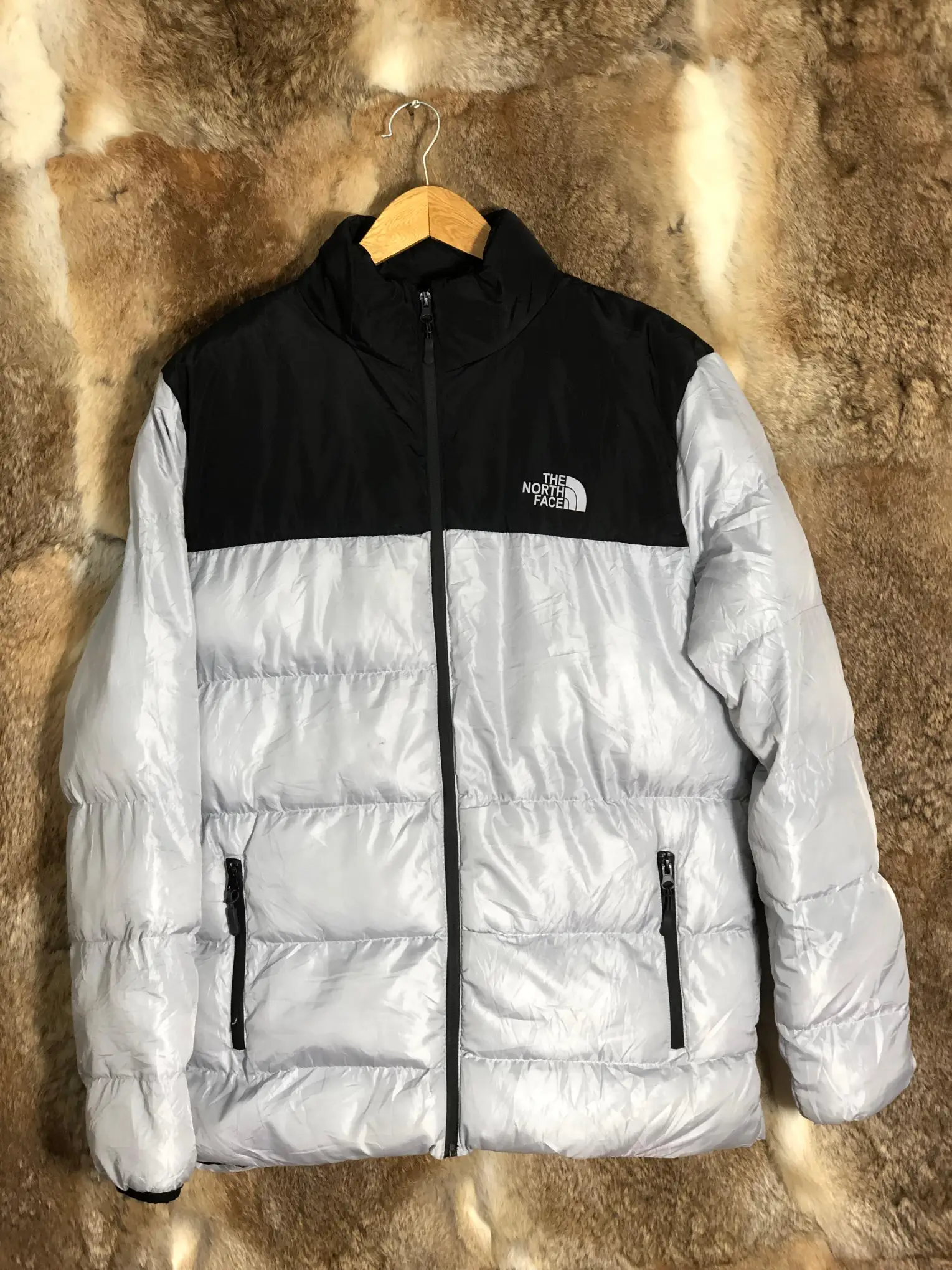 3 (4) The North Face - Image 1