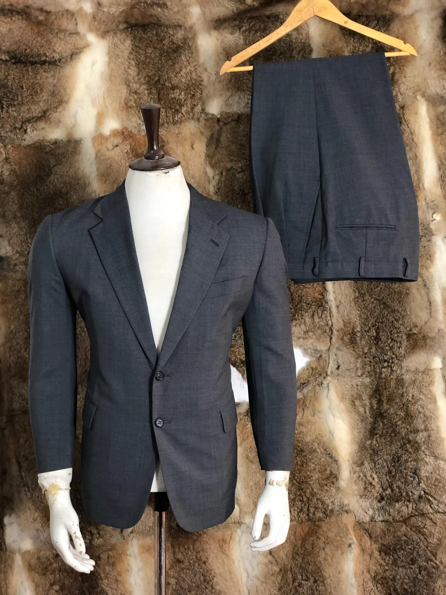 4 (6) Premium Suit - Image 1